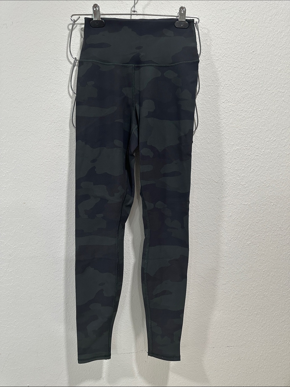 Alo High-Waist Camo Leggings - Dark Green Camo